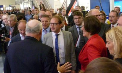 alexander-dobrindt-%28grey-suit%29-and-v-bulc-%28red%29-tour-the-exhibition