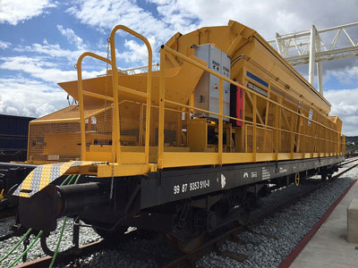 Crossrail welcomes 465 metre long concreting train