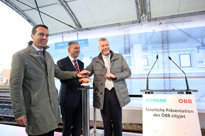 The CEO of Austrian Federal Railways (ÖBB), Christian Kern, the Austrian Federal Minister for Transport, Alois Stöger, Jochen Eickholt, CEO of the Siemens Mobility Division