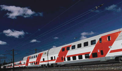 Figure 3: High-standard InterCity trains ensure continuous and esential rail services between cities Figure 3: High-standard InterCity trains ensure continuous and esential rail services between cities