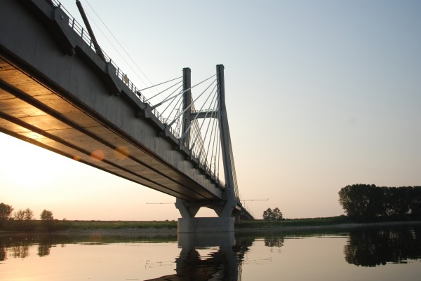 The cable-bridge over the Po River on the Milan–Bologne line