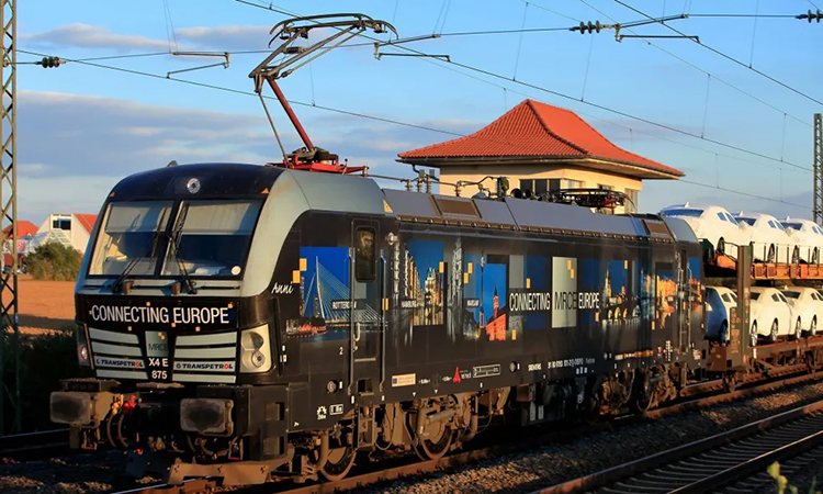 A rendering of the Vectron locomotive that Mitsui Rail Capital Europe ordered