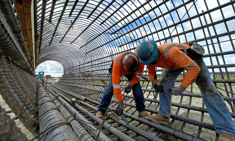 Amtrak and North America’s Building Trades Unions sign workforce MOU