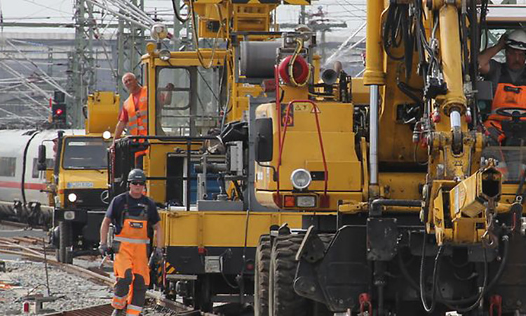 DB construction workers at a track