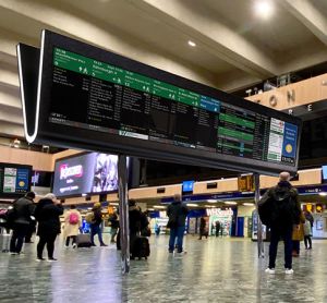 Architect's impression of how the new screens will look on Euston's concourse