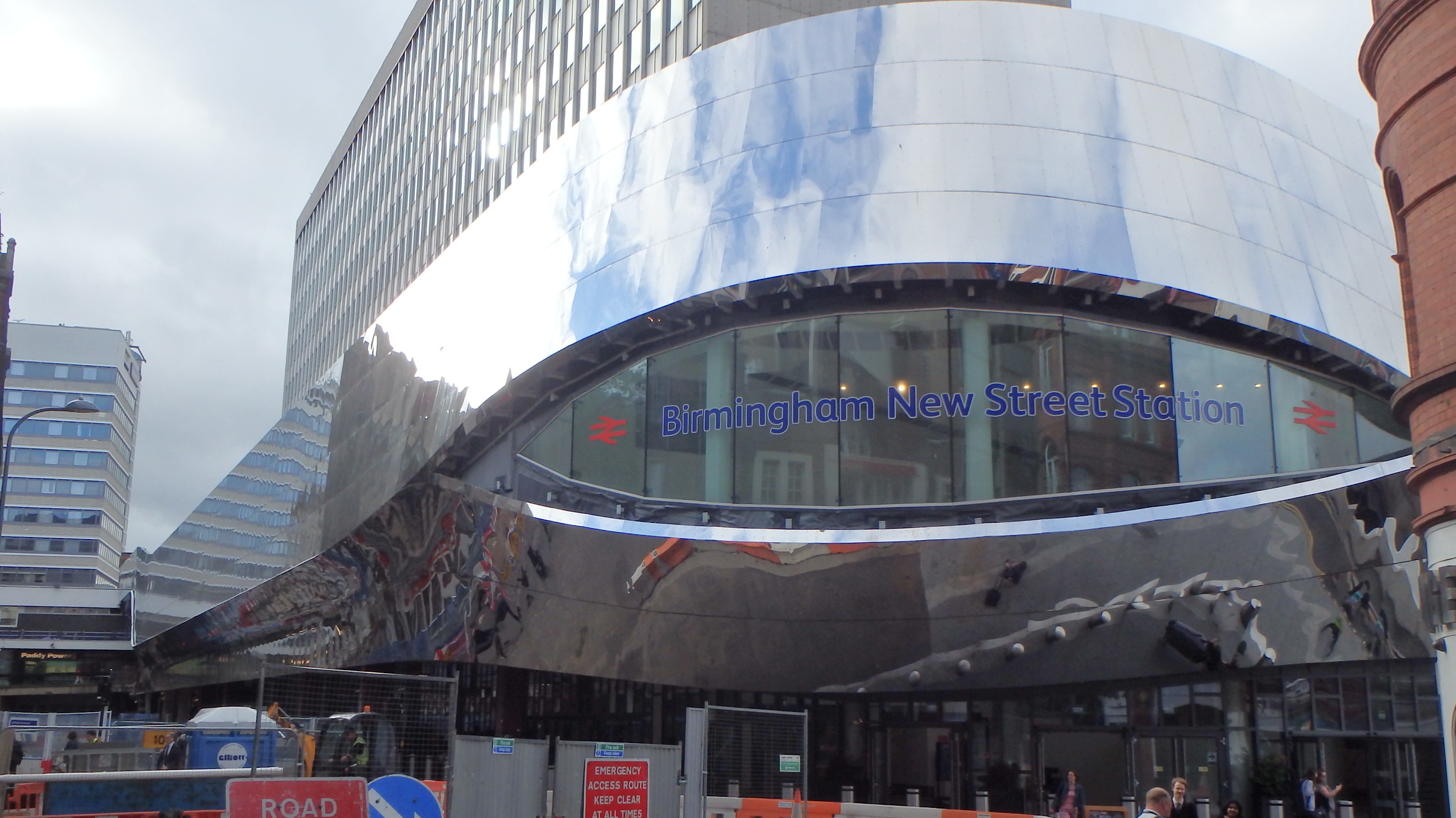 Birmingham New Street station installs state-of-the-art advertising screens