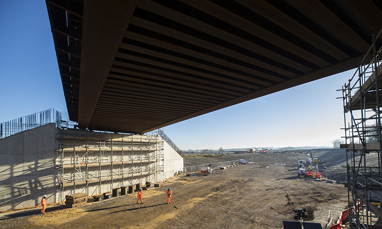 East West Rail bridge lifted into place by HS2 main works contractors EKFB