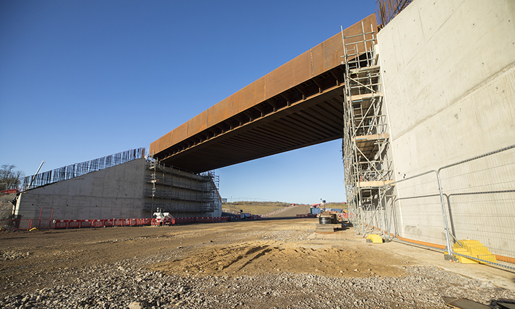 East West Rail bridge lifted into place by HS2 main works contractors EKFB