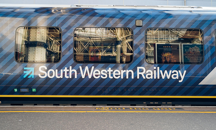 A class-444 SWR train waiting at the platform