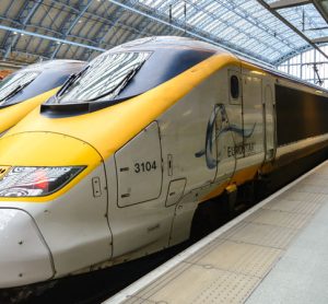 A Eurostar E300 train