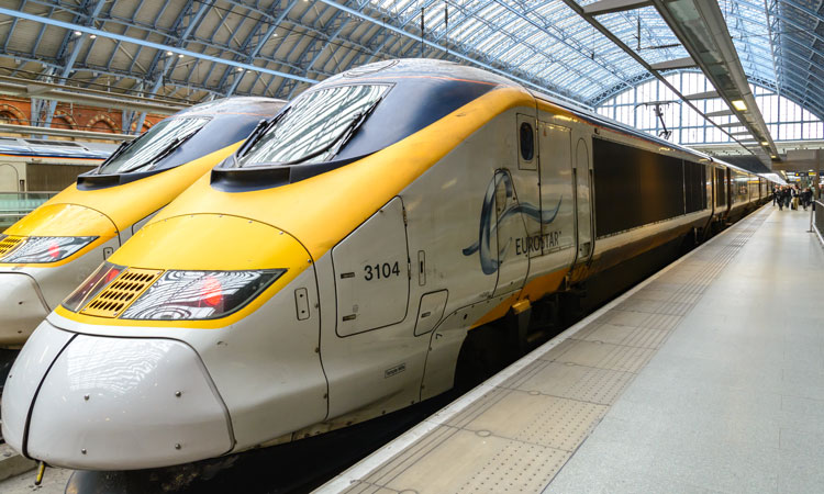 A Eurostar E300 train