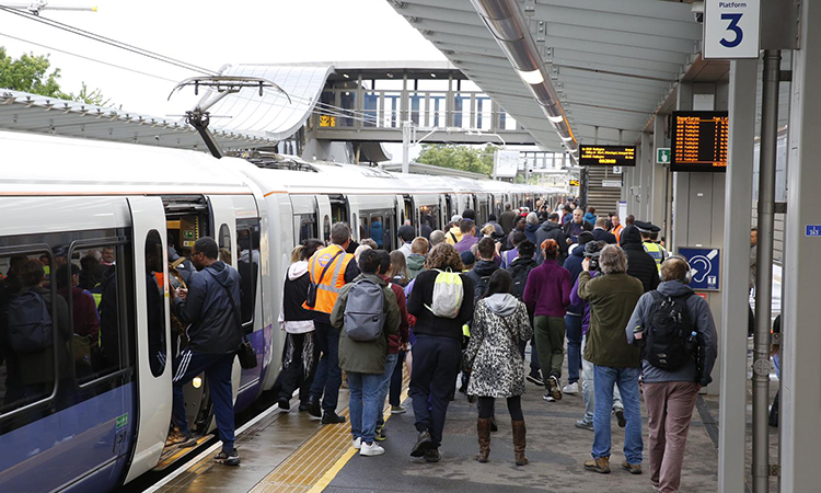 Passengers getting onto the new Elizabeth line