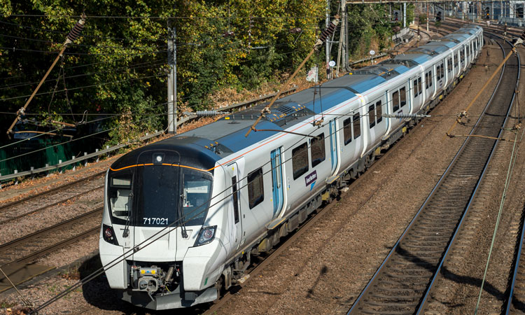 The key role of rolling stock fleet in rapid passenger demand