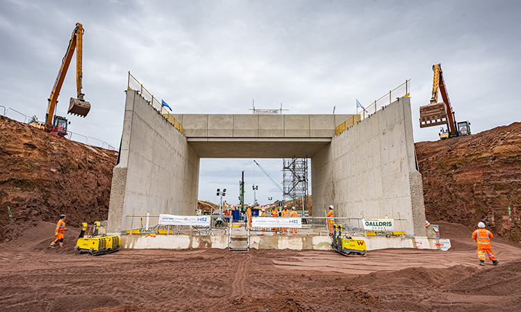 HS2's third huge bridge drive completed (under Coventry to leamington Spa railway)