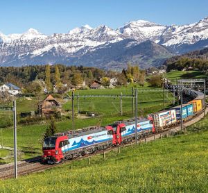 A locomotive travelling through the Alps