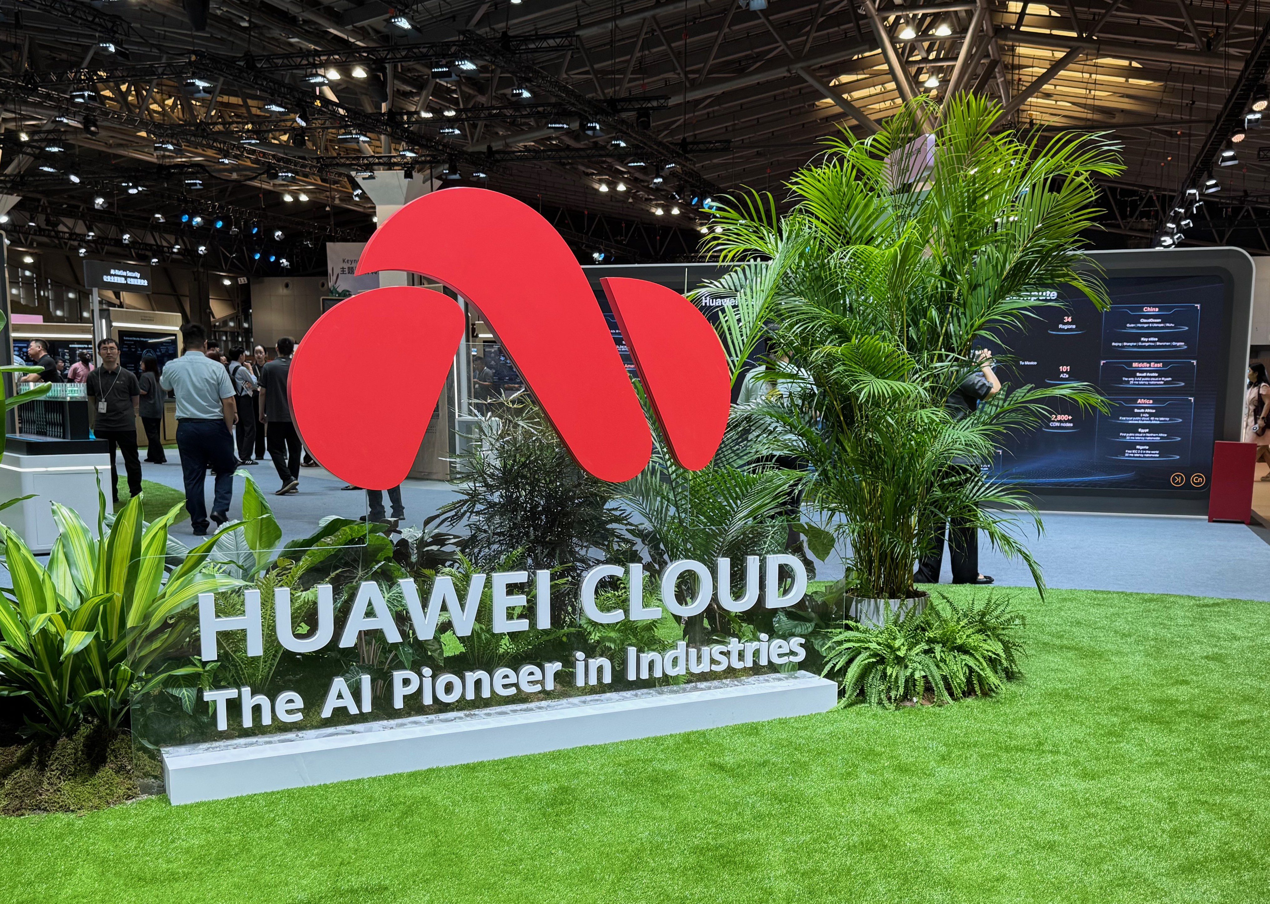 Huawei Connect 2025 spotlights 5G intelligence and cloud rail solutions as new deployments shape the next generation of digital operations.