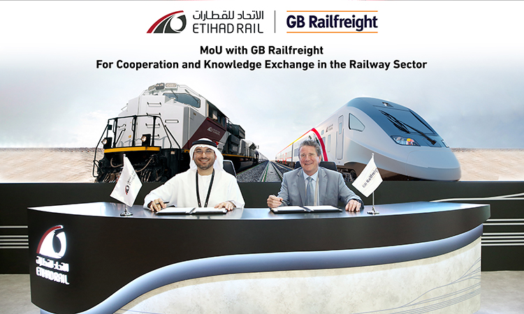 Shadi Malak, Chief Executive Officer of Etihad Rail, signs an MoU with John Smith, Chief Executive Officer of GB Railfreight
