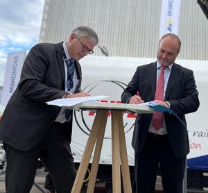 Signing at InnoTrans 2022