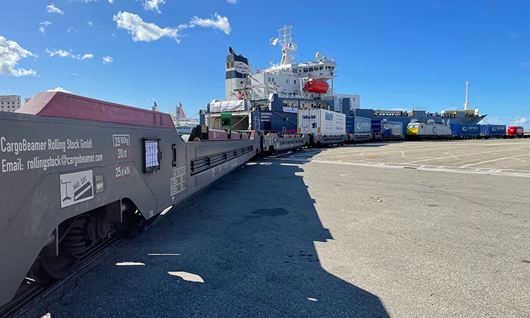 CargoBeamer operating the test train between Marseille and Calais