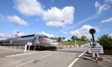 Cross-sector collaboration to improve level crossing safety in France