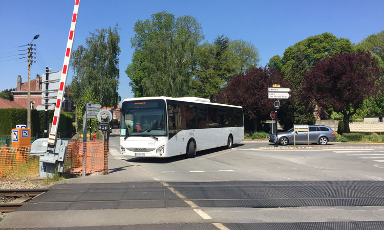 Cross-sector collaboration to improve level crossing safety in France