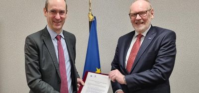 Matthieu Chabanel, Chairman and CEO of SNCF Réseau, and Josef Doppelbauer, Executive Director of the European Union Agency for Railways, holding the contract.