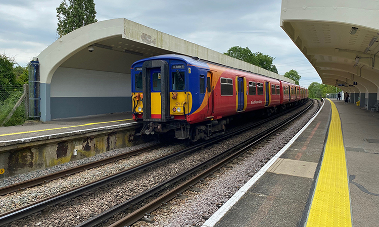 Train at Malden Manor