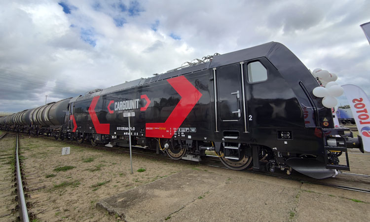 CARGOUNIT receives first of three BOMBARDIER TRAXX locomotives