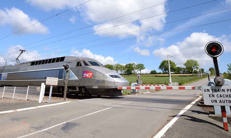 Transforming level crossings into  smart level crossings