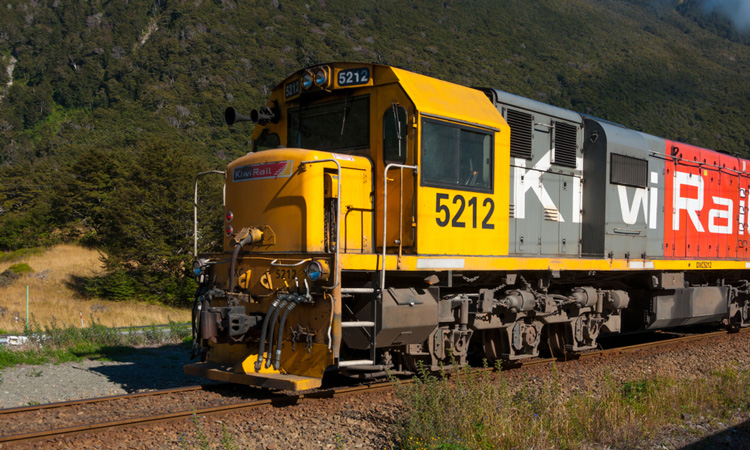 KiwiRail suggest that extended log trains will take more trucks off roads