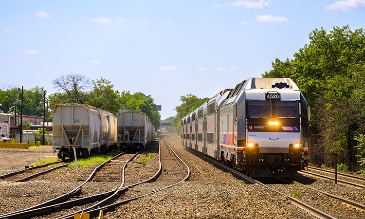 New Jersey Transit (NJT) train on the Raritan Valley Line approaching Bound Brook station