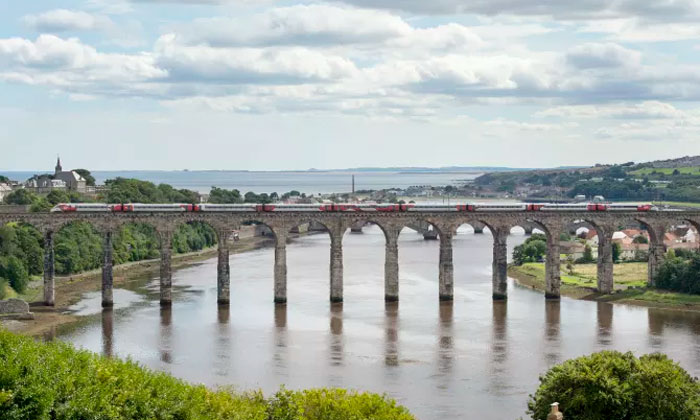 Record passengers travelling between Scotland and London via rail rather than air